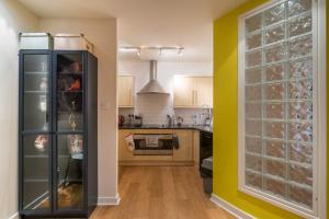 Leeds City Centre luxury 2 bed apartment sleeps 6 fantastic views