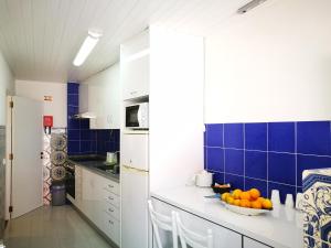 Peniches Blue & White