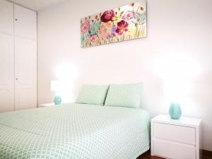 Peniches Blue & White