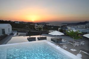 Nova Luxury Suites Santorini Greece