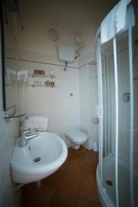 Double Room with Balcony and Sea View room in Hotel Miramare