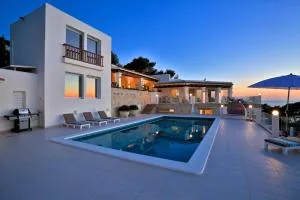 C'an Petra, Carrer Club Robinson - San Jose