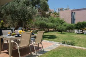 Olive Garden Holiday Home steps to Beach 1