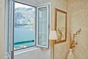 The Stone House, Prcanj 165