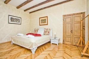 The Stone House, Prcanj 165