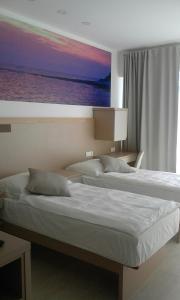 Deluxe Double or Twin Room with Balcony room in Jurman Apartment