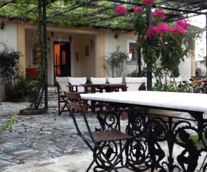 TheNi Olive Grove Villa