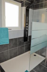B&B / Chambres d'hotes Villa La Terre Des Lauriers : Chambre Double Deluxe - Vue Latérale sur Mer