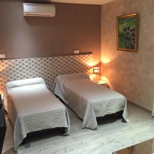 Hotels Logis Hotel Restaurant Hostellerie de la Tour : photos des chambres