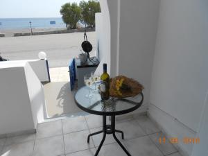 Rooms to let Rena Santorini Greece