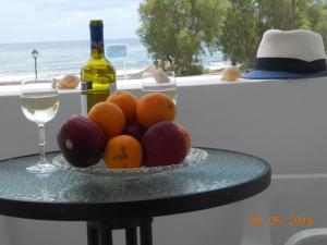 Rooms to let Rena Santorini Greece