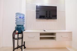 Minimalist 2BR Bassura Apartment Direct Access to Bassura City Mall By Travelio