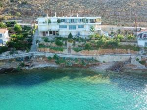 Kiveri Luxurious Seaside Apartment Arkadia Greece