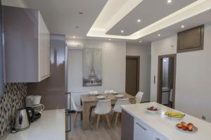 Acropolis Gem by GHH