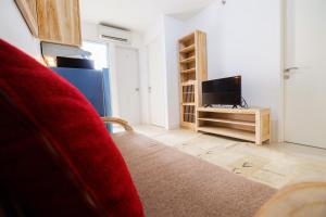 Comfortable 2BR at Bassura Apartment Near to Bassura City Mall By Travelio