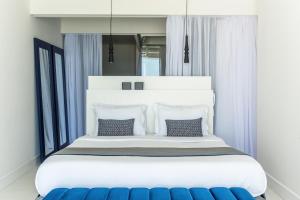 Island Suite Waterfront with Private Heated Pool and Beach Access