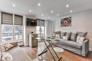 Apartment room in 40-Flat Paris Eiffel