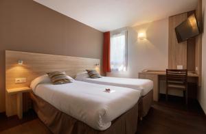 Hotels Logis Des Trois Massifs : Chambre Lits Jumeaux