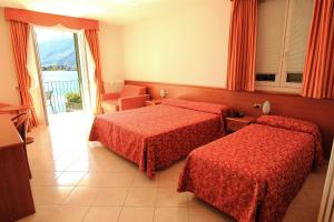 Comfort Triple Room with Lake View room in Hotel Regina