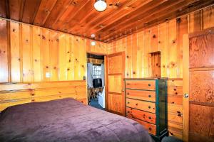 Lupine Lakeside Resort Cabin by Big Bear Vacations