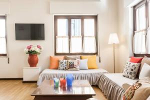 Vintage Charm by the Acropolis!