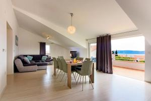 Apartment Villa Rina- Heated salt water Pool