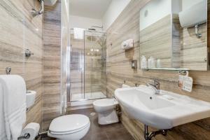 King Suite with Hot Tub and Walk-In Closet