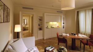 Comfort Suite room in Du Lac Et Du Parc Grand Resort