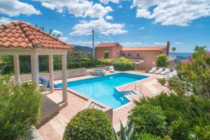 4 stern ferienhaus Villa Klara with 72m2 pool and view on Split and islands Solin Kroatien