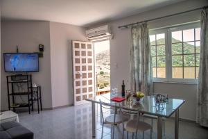 Lazaros Home 1