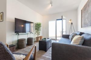 Alfama Lounge Three Bedroom Apartment w River View and Parking by LU Holidays