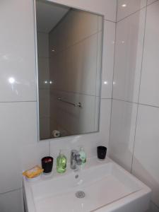 Unit 46 @ 77 on Independence