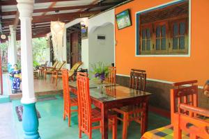 Senura Home Stay