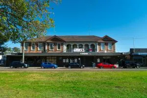 Swansea Hotel - Blacksmiths