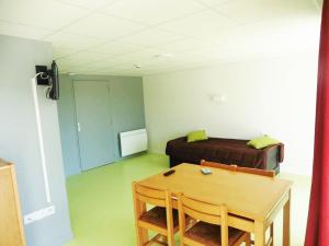 Appart'hotels Gite du Haut Cantal - Appartements meubles avec kitchenette et chambres sans kitchenette : photos des chambres