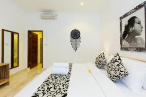 Phòng Deluxe Giường Đôi Nhìn Ra Hồ Bơi (Deluxe Double Room with Pool View)