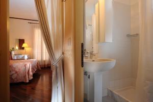 Single Room with Private External Bathroom