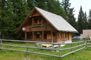 Chalet POČITNIŠKA HIŠA JURČEK POKLJUKA Goreljek Slovenia