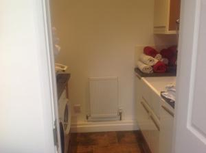 Oakleigh 1 bed ground floor garden view apartment FREE ONSITE PARKING