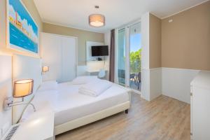 Double Room with Balcony room in Marina Palace Hotel