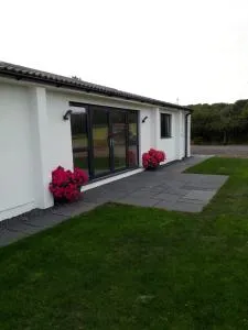 Foxholes Accommodation - Flax Bourton