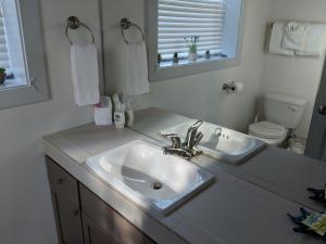 One-Bedroom House room in Sea Breeze Cottages