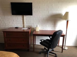 Double Room with Two Double Beds - Smoking room in Knights Inn Dayton North