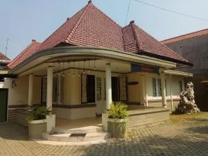 Doeloerkoe Homestay - 梭罗