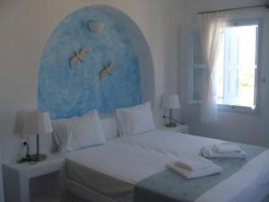 Solaris Folegandros Greece