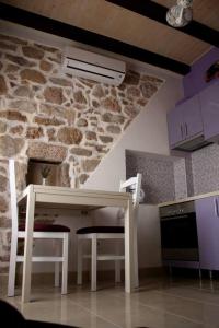 Apartment Cukarin A2 BOL-CENTER, Croatia