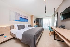 Premium Family Room with Balcony and Sea View room in Hotel Park Plava Laguna