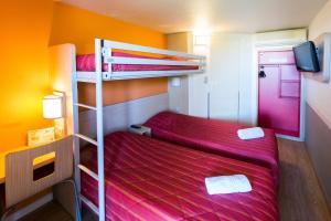 Hotels Premiere Classe Toulon La Seyne-sur-Mer : Chambre Triple avec 2 Lits Simples et 1 Lit Superposé