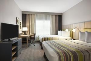 Queen Room with Two Queen Beds - Non-Smoking room in Country Inn & Suites by Radisson Sandusky South OH