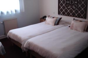 Hotels La Chaumiere Roz-Aven : photos des chambres